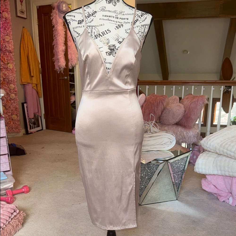 Windsors NWOT Beautiful  Spaghetti Strapped Champagne Party Dress.